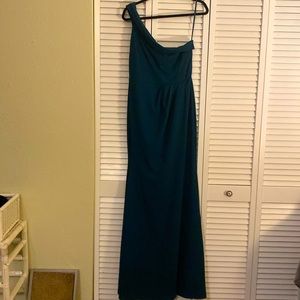 Turquoise long form-fitting dress
